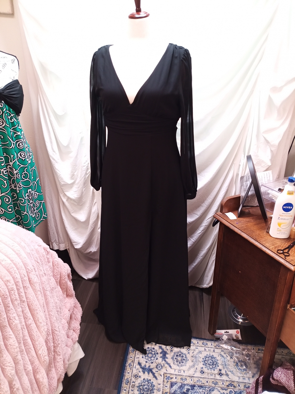Lulu's Black Long-Sleeve V-Neck Maxi Gown